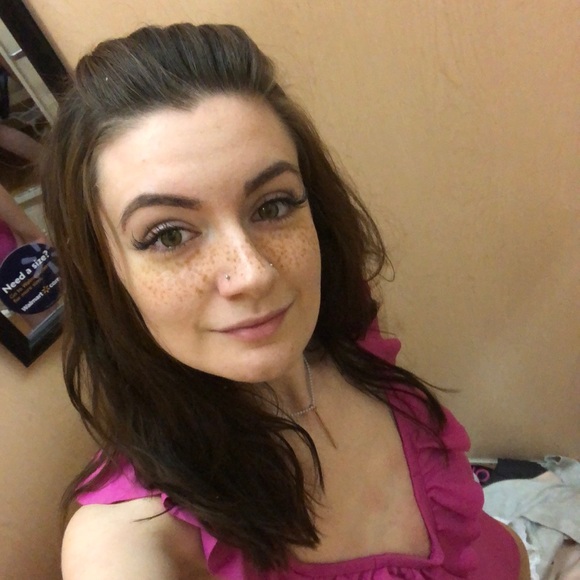 Meet your Posher, Emily - Picture 3 of 4